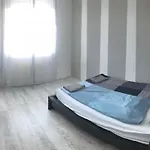 Bright, Spacious Apartment 3 Bedroom, Garage