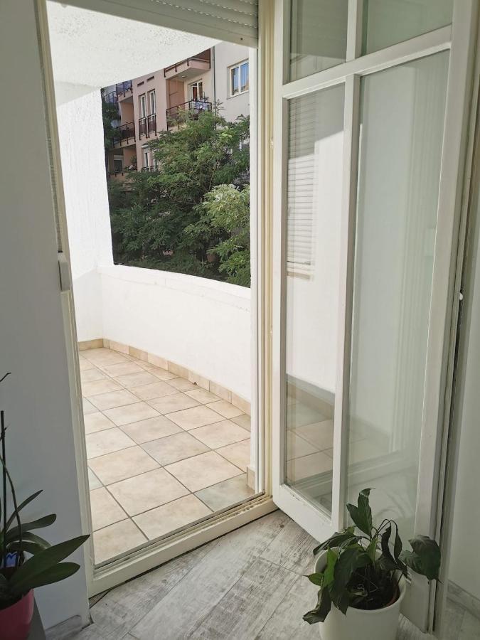 Bright, Spacious 3 Bedroom, Garage Apartment