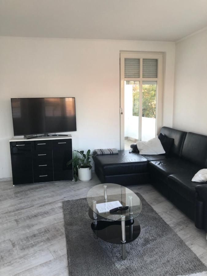 Apartment Bright, Spacious 3 Bedroom, Garage